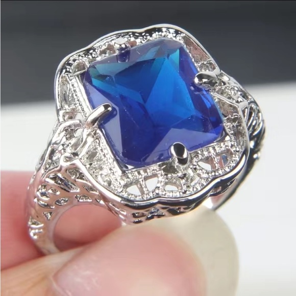 New - Fine Fashion Women’s Princess Cut Cubic Zirconia Faux Silver Wedding Ring - Picture 5 of 9